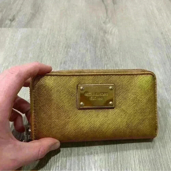 Michael Kors Gold Wallet - Picture 2 of 4